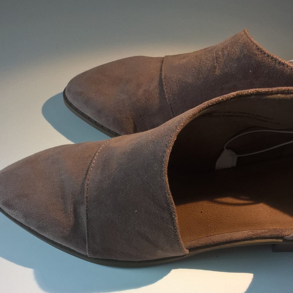 Women's Wenda Microsuede Cut Out Bootie - Picture 3 of 4